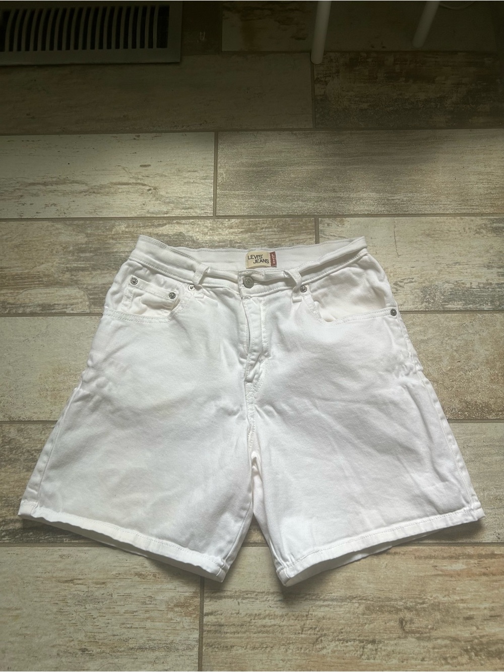 Levi’s White Denim Shorts (sz 8)
